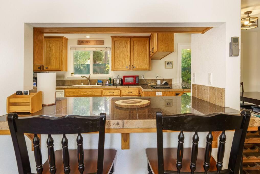 Acorn House - Charming House In Green Heaven With Pool Table With Lovely Backyard Окхерст Экстерьер фото