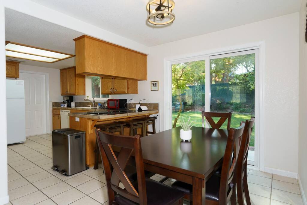 Acorn House - Charming House In Green Heaven With Pool Table With Lovely Backyard Окхерст Экстерьер фото